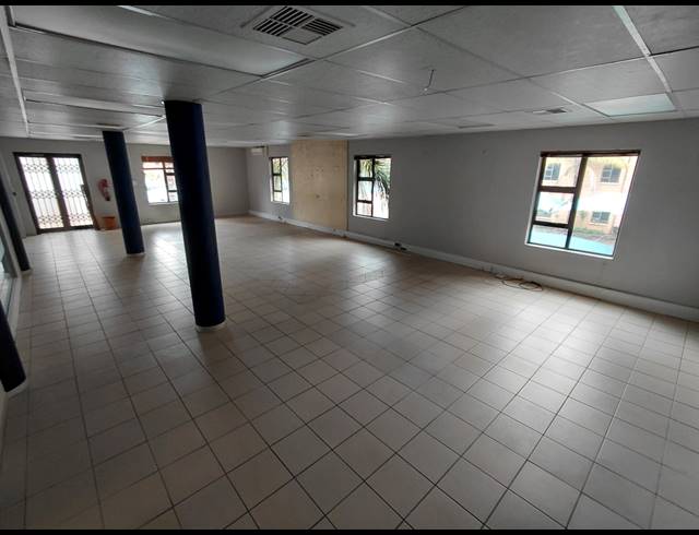 202M² OFFICE TO LET IN FOURWAYS